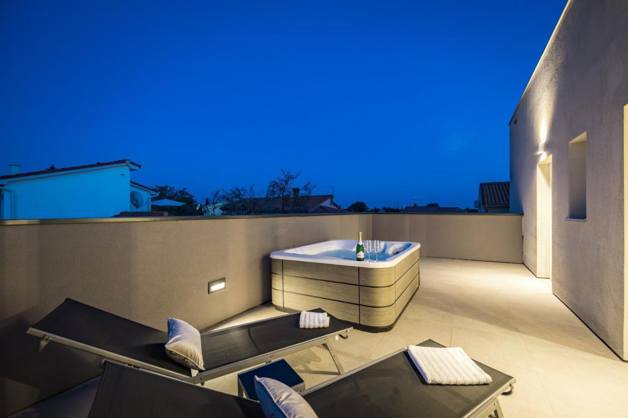 Aida - 4 Bedroom Luxury With Large Private Pool 4k Projector And Jacuzzi * Pula