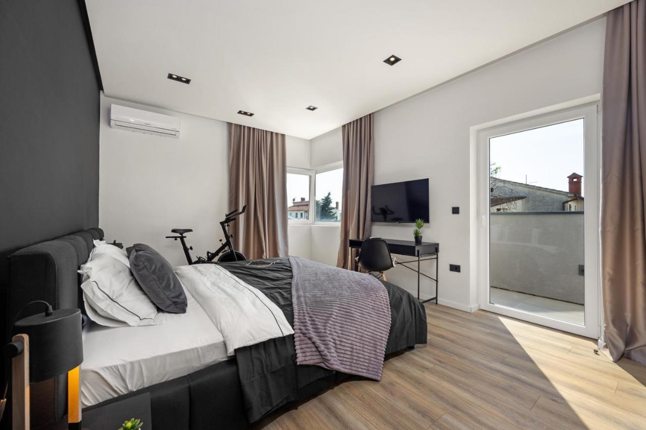 Aida - 4 Bedroom Luxury With Large Private Pool 4k Projector And Jacuzzi Willa Pula