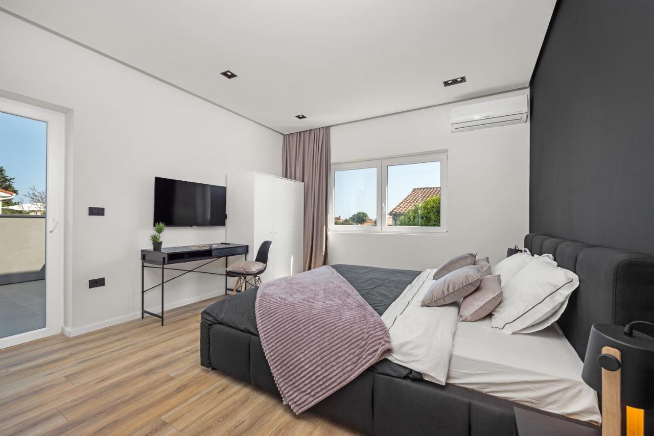 Aida - 4 Bedroom Luxury With Large Private Pool 4k Projector And Jacuzzi Villa *