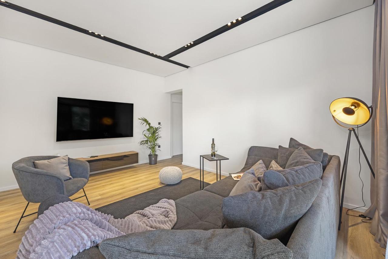 Villa Aida - 4 Bedroom Luxury With Large Private Pool 4k Projector And Jacuzzi *