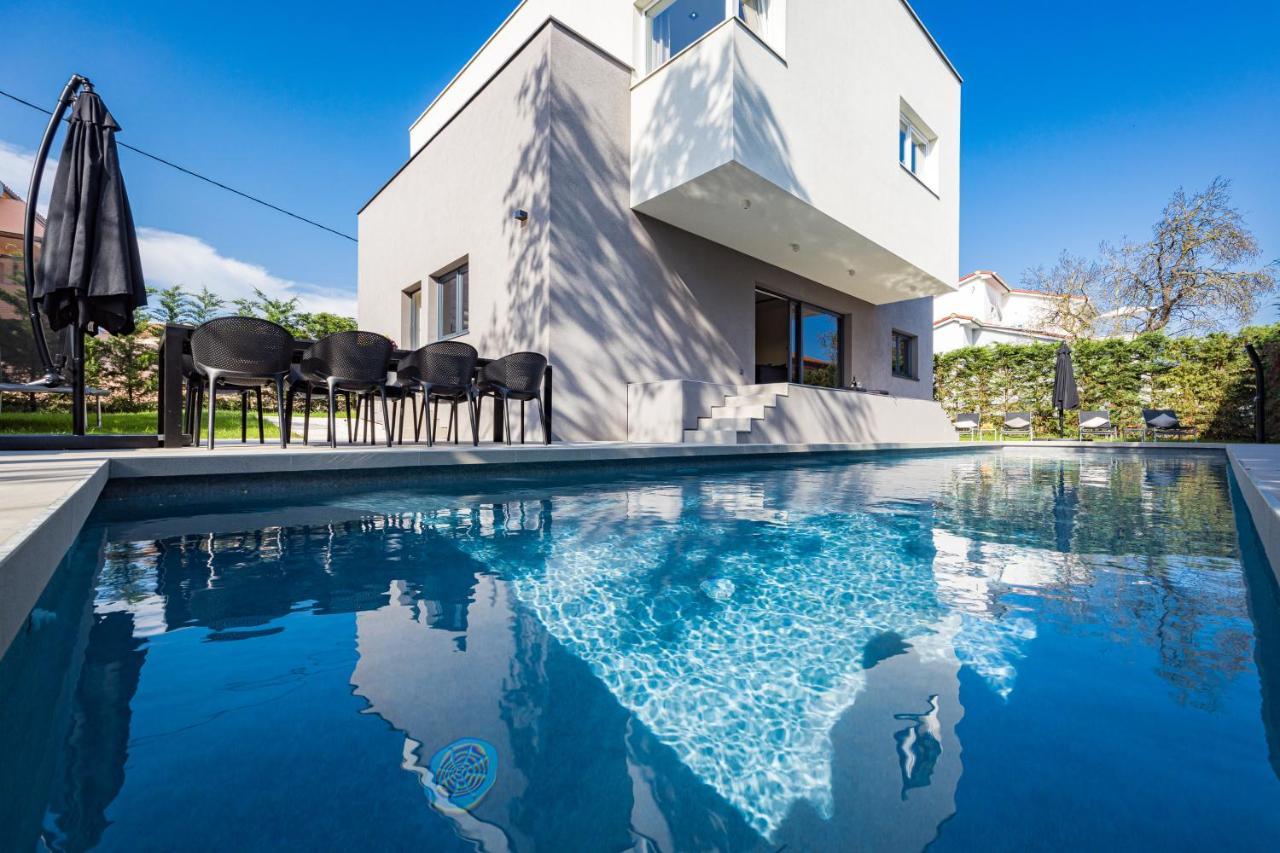 Villa Aida - 4 Bedroom Luxury With Large Private Pool 4k Projector And Jacuzzi *