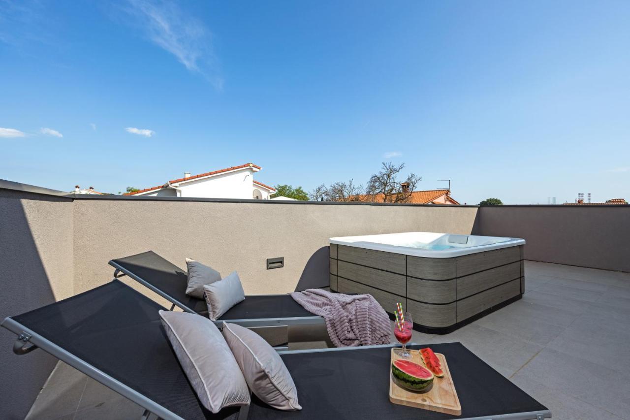 Villa Aida - 4 Bedroom Luxury With Large Private Pool 4k Projector And Jacuzzi