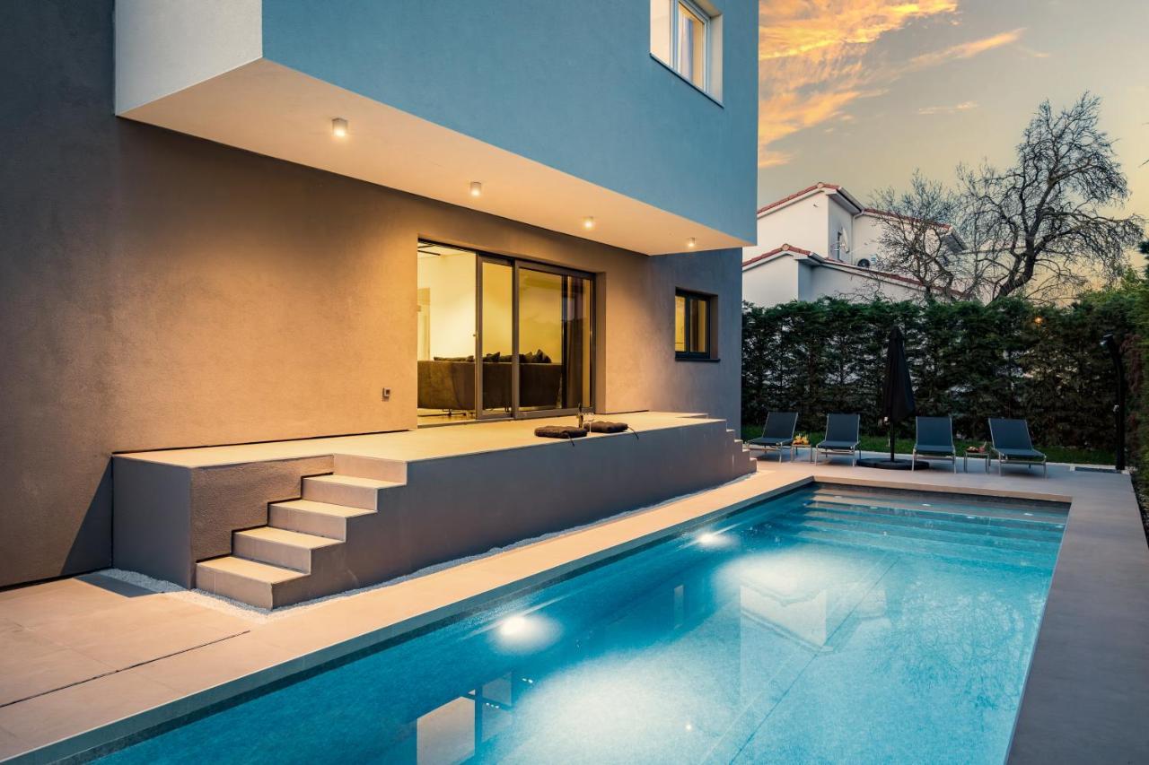 Aida - 4 Bedroom Luxury With Large Private Pool 4k Projector And Jacuzzi * Pula