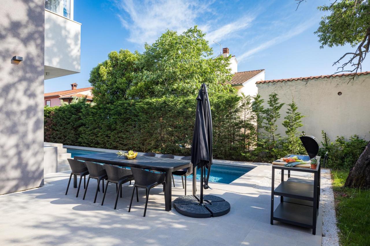 Aida - 4 Bedroom Luxury With Large Private Pool 4k Projector And Jacuzzi * Pula