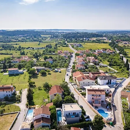 Villa Aida - 4 Bedroom Luxury Villa With Large Private Pool 4K Projector And Jacuzzi Pula Exterior foto