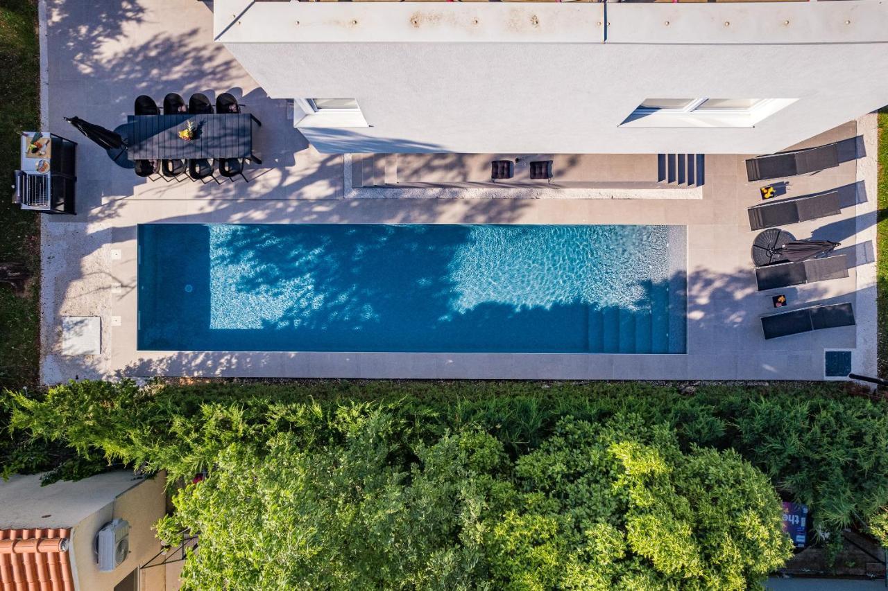 Vilă Aida - 4 Bedroom Luxury With Large Private Pool 4k Projector And Jacuzzi Pula