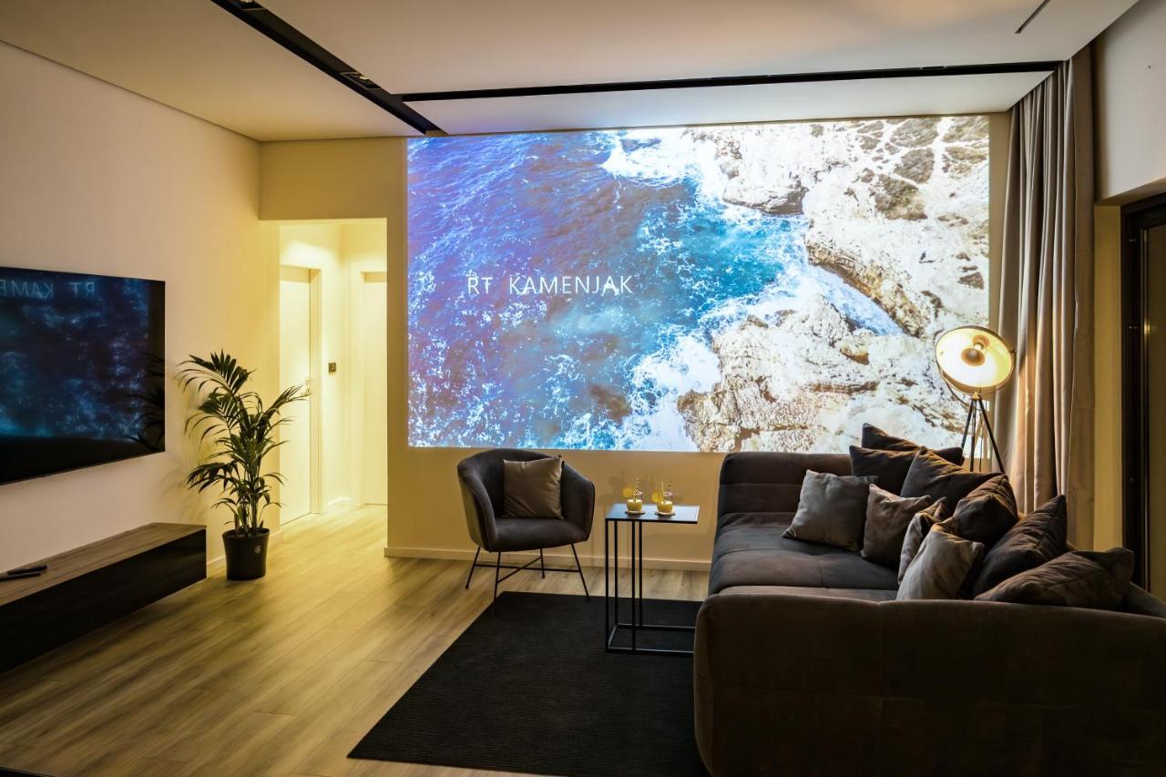 Aida - 4 Bedroom Luxury With Large Private Pool 4k Projector And Jacuzzi Pula