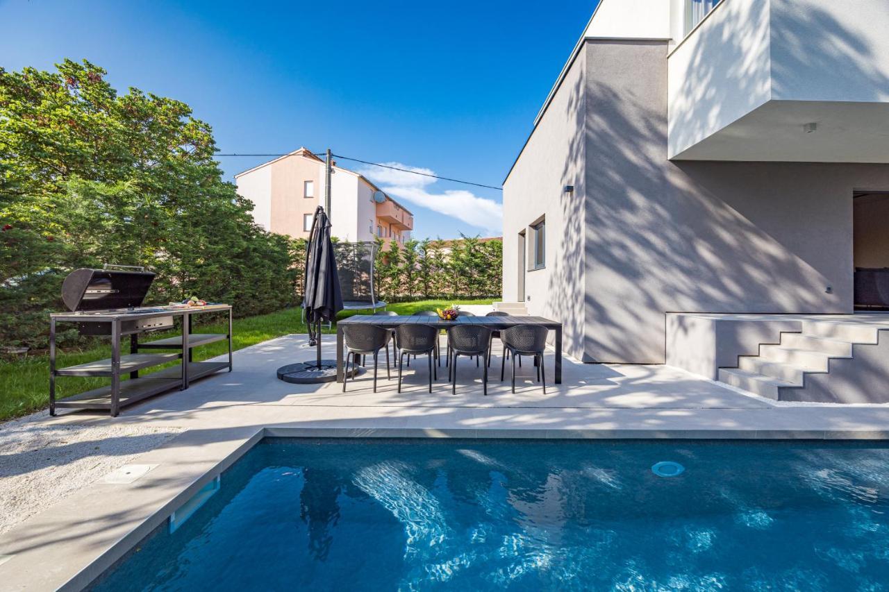 Villa Aida - 4 Bedroom Luxury With Large Private Pool 4k Projector And Jacuzzi