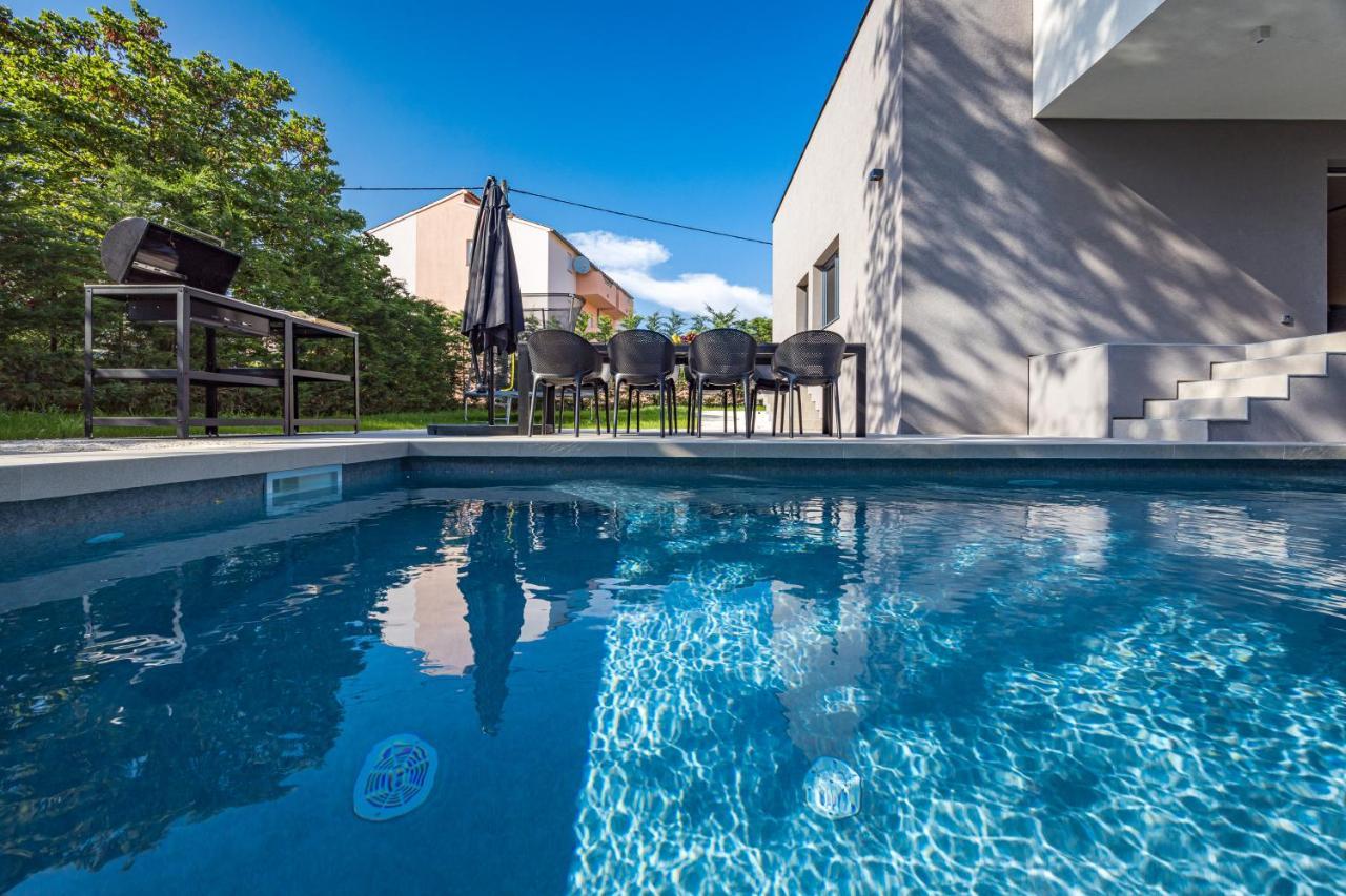Aida - 4 Bedroom Luxury With Large Private Pool 4k Projector And Jacuzzi Vilă *