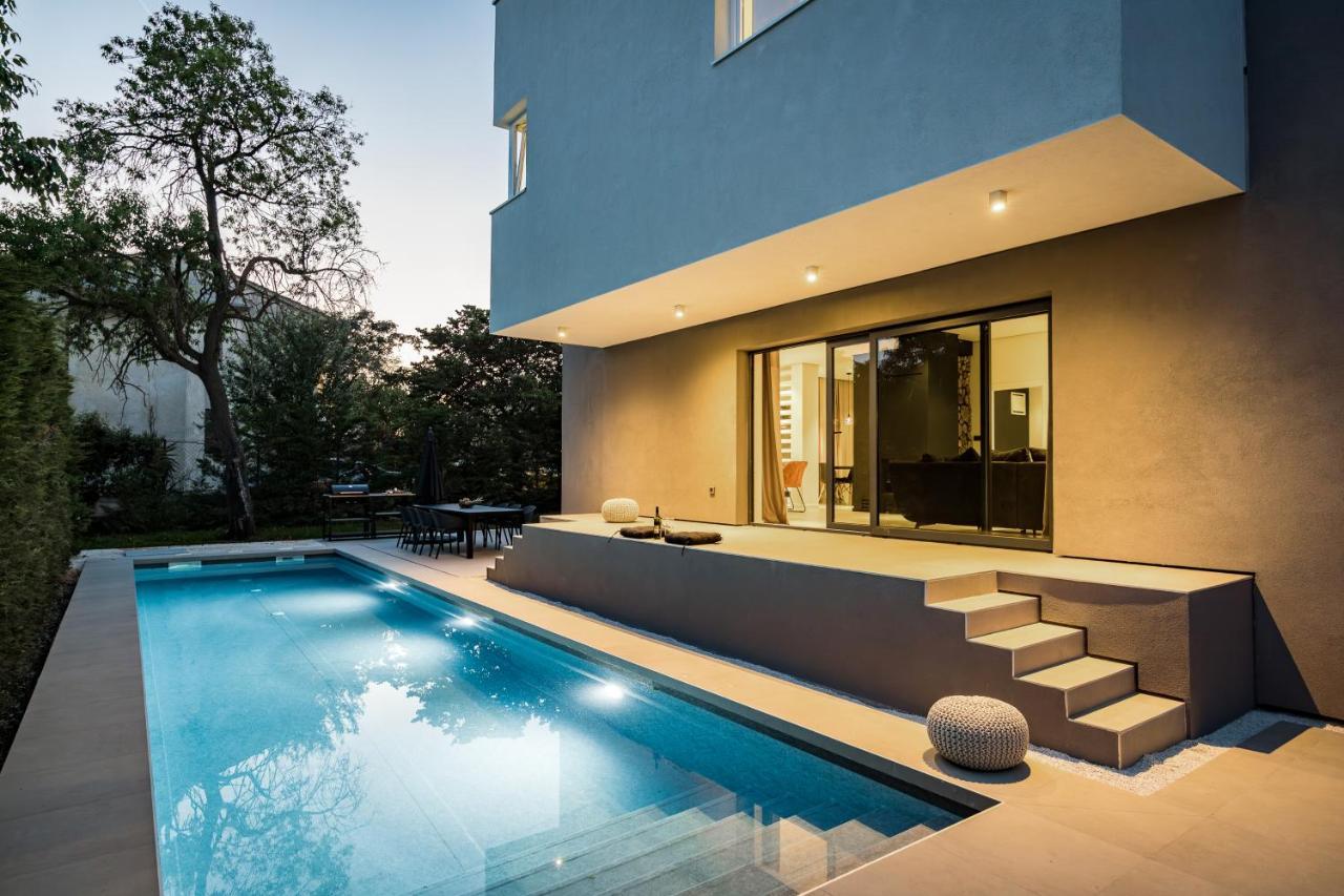 Aida - 4 Bedroom Luxury With Large Private Pool 4k Projector And Jacuzzi *